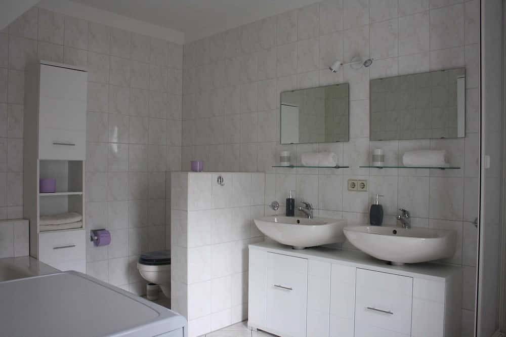 Entire apartment, Apartment Schwan.  Directly between forest and lake. The comfortable variant. in Bad Saarow, Scharmützelsee