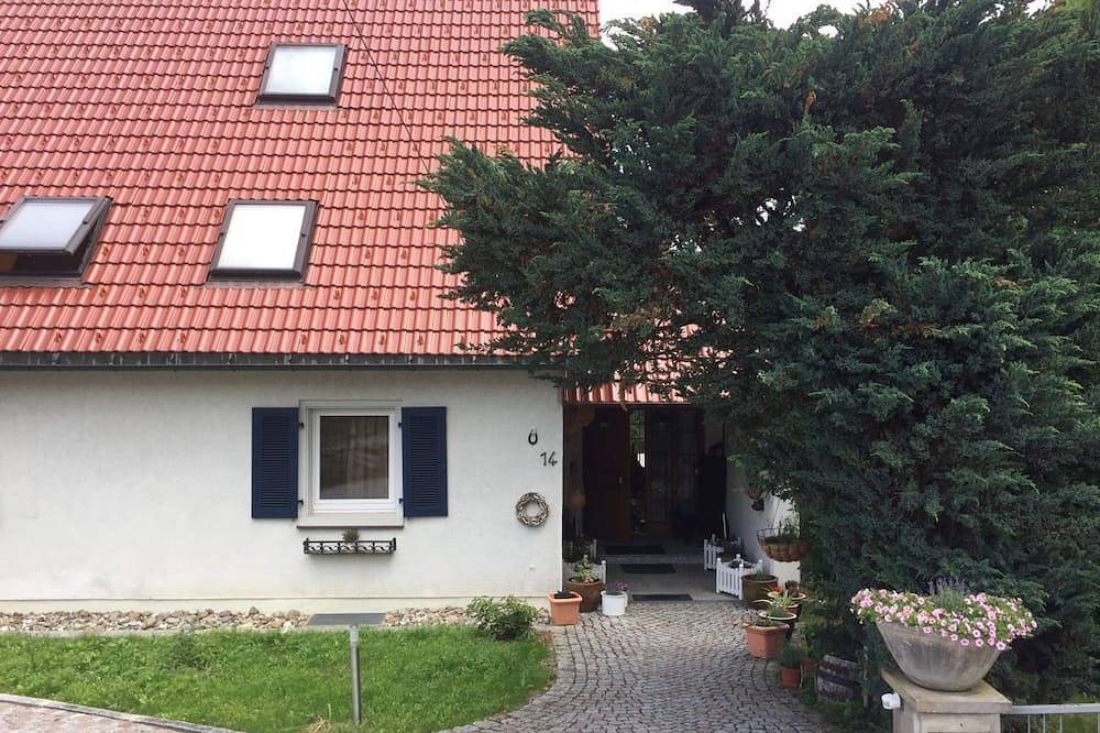 Ganze Wohnung, Ferienwohnung Moni, 90qm, 1 Schlafzimmer, 1 Wohn-/Schlafzimmer, Wintergarten, max. 4 Personen in Bräunlingen, Südschwarzwald