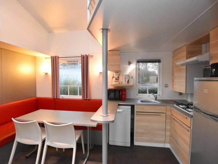 Location de vacances pour 9 personnes, avec terrasse et piscine à Thiviers