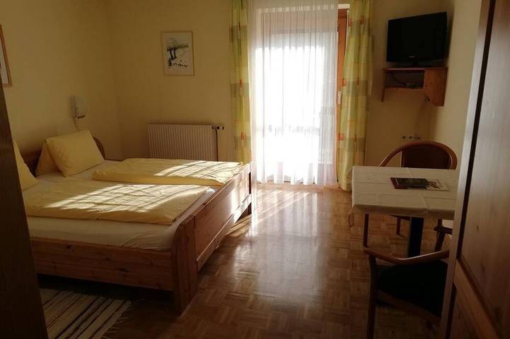 Ganze Wohnung, Doppelzimmer - ab 7 Nächte - Gästehaus Gigler in Bad Waltersdorf, Steirerland