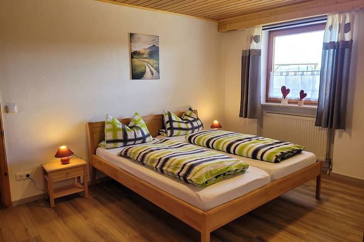 Ganze Wohnung, Gemütliche Ferienwohnung (60qm) für Familien mit Kindern in Neunburg vorm Wald, Naturpark Oberpfälzer Wald