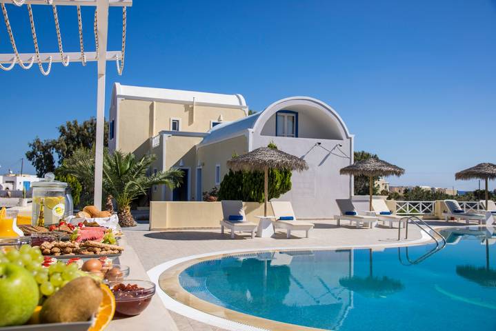 Gîte pour 3 personnes, avec piscine ainsi que vue sur l’océan et balcon, adapté aux familles dans Perivolos - 3