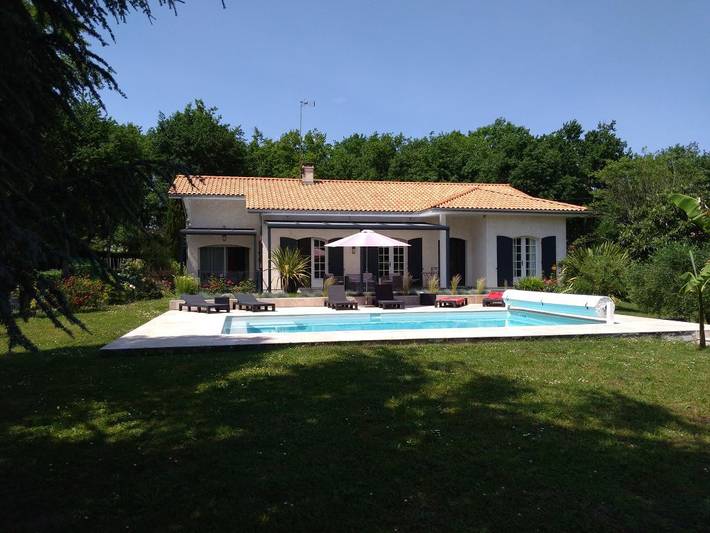 Appartement de vacances pour 2 personnes, avec jardin ainsi que piscine et terrasse