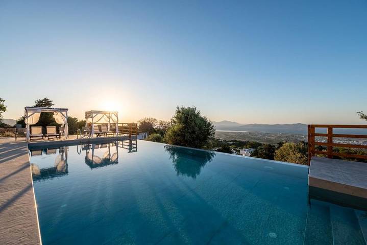 Vakantieappartement voor 2 personen, with uitzicht and tuin as well as terras and zwembad op Kos