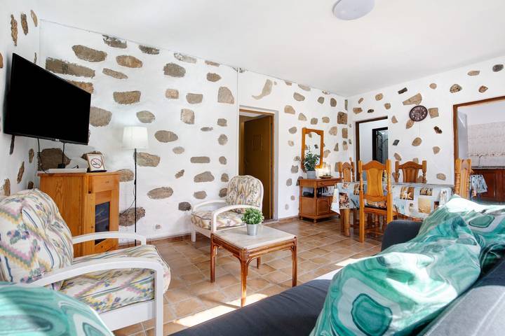 Vacation Home 'La Solapa' with Mountain View, Shared Garden and Wi-Fi in Pájara, Fuerteventura
