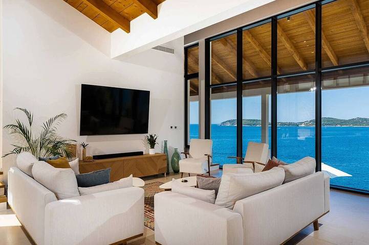 Ferienhaus für 8 Personen, mit Whirlpool und Terrasse sowie Garten in Zaton