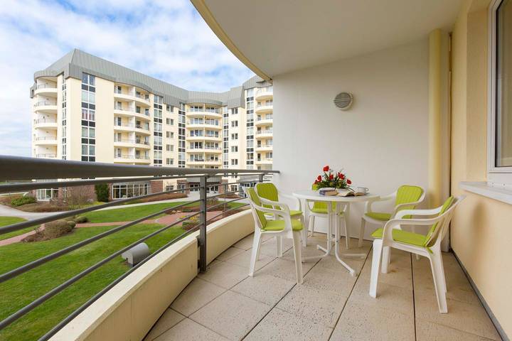 Ferienwohnung für 4 Personen, mit Sauna und Whirlpool sowie Balkon in Döse - 2