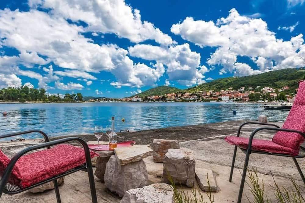 Steinhaus in Strandnähe mit Whirlpool in Plaža Jaz, Poljana