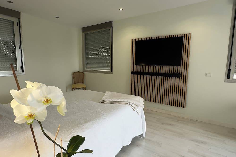 Villa for 6 persons, private pool and barbecue 20min from the capital city in Villanueva del Pardillo, Madrid Province