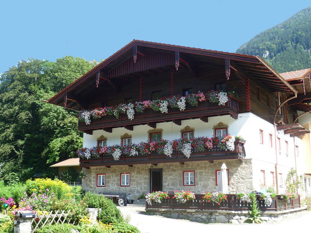 Bauernhof Auerhof - Doppelzimmer I Hauskammer Dusche/Wc im Erdgeschoss in Kampenwand, Aschau im Chiemgau