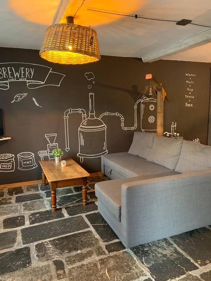 Gîte pour 4 personnes, avec jardin dans Aubrives