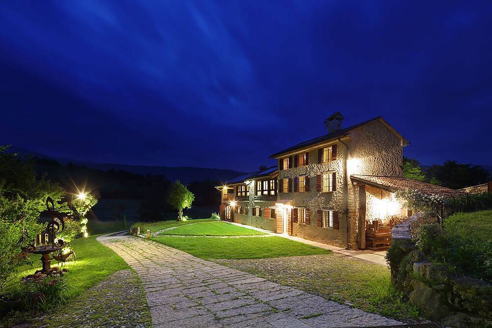 Appartamento intero, The Music County House, tra Asolo, le colline del Prosecco ed il Monte Grappa in Cavaso del Tomba, Provincia di Treviso