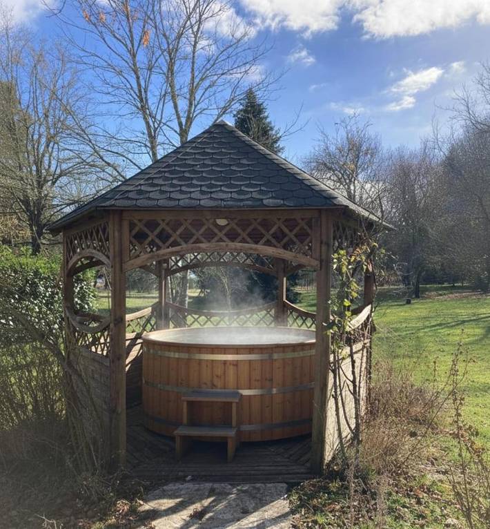 Location de vacances pour 14 personnes, avec jardin ainsi que jacuzzi et piscine à Montereau (homonymie) - 4