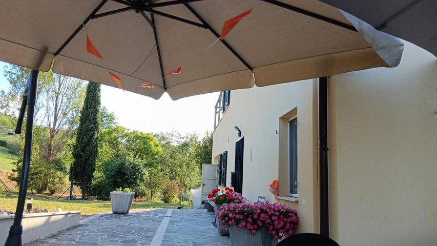 Location de vacances pour 6 personnes, avec piscine ainsi que jacuzzi et balcon à Loro Piceno - 3