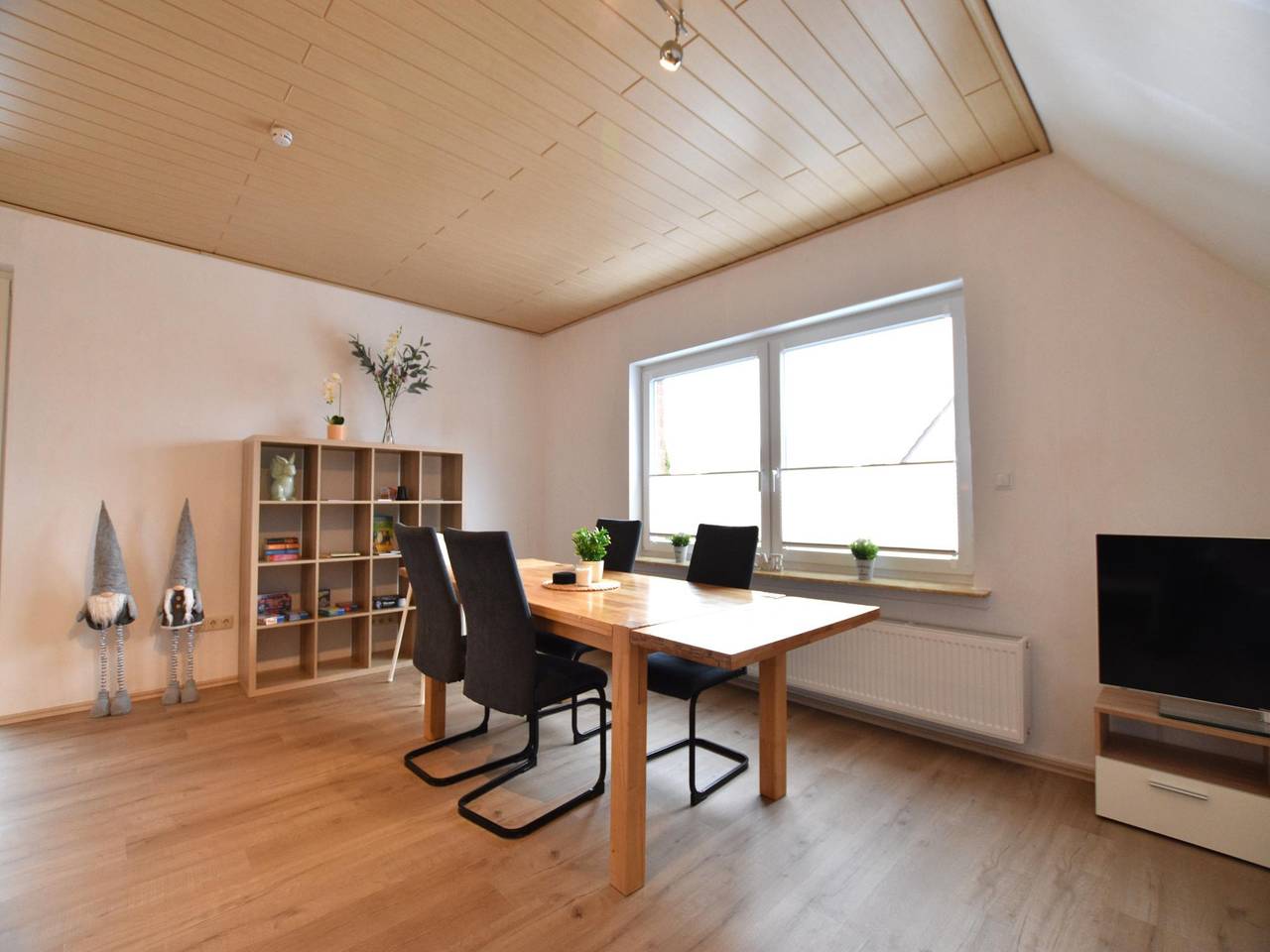 Ganze Wohnung, Ferienwohnung mit Balkon im Weserbergland in Emmerthal, Weserbergland