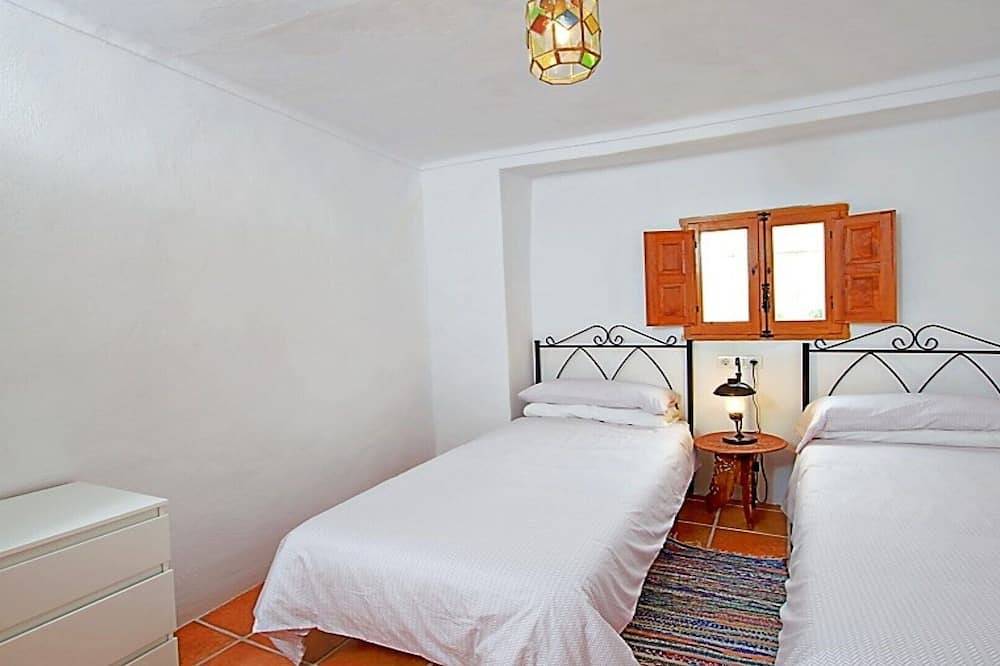 Super Pet Friendly Centrally Located House in Alhama de Granada, Granada Province