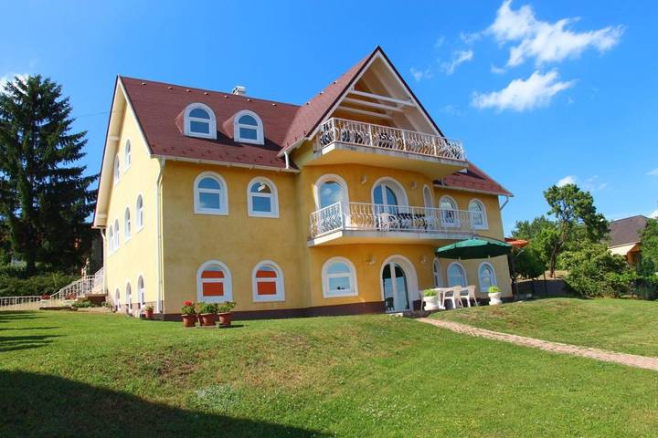 Apartamento de vacaciones para 7 personas, con jardín además de vistas y vistas al lago - 1