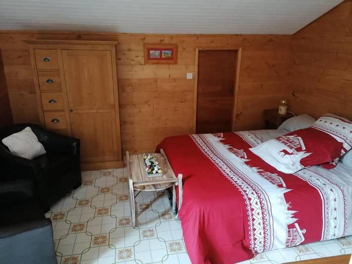 Gîte pour 2 personnes, avec piscine et jardin ainsi que vue et terrasse à Aramon - 4