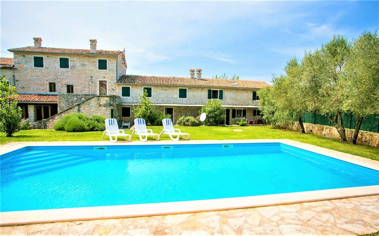 Ganze Wohnung, Abortolami mit Pool und Garten in Selina, Zentralistrien