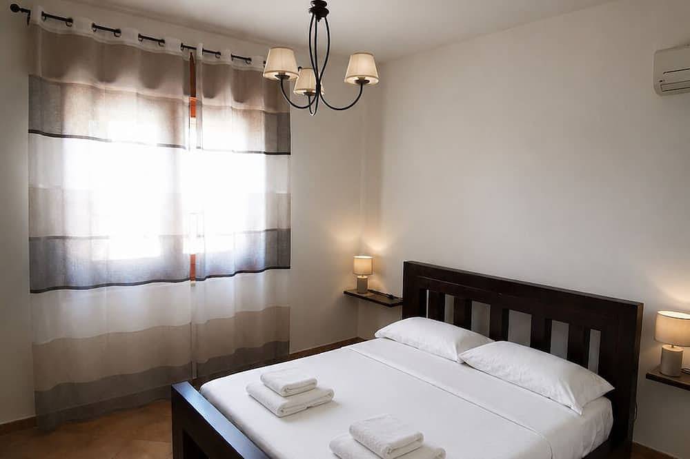Villa Girolama villa with pool on the slopes of Erice and view of Mount Cofano in Tonnara di Bonagia, Erice