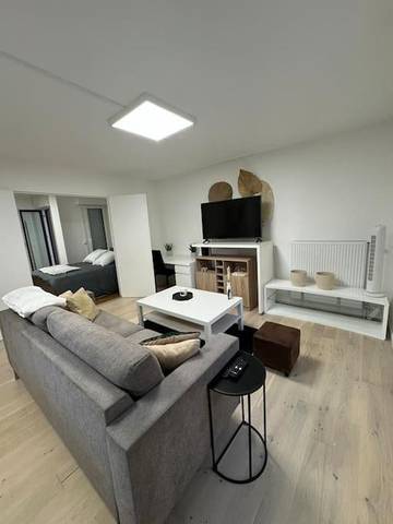 Gîte pour 4 personnes, avec vue sur le lac et terrasse à Montigny-le-Bretonneux