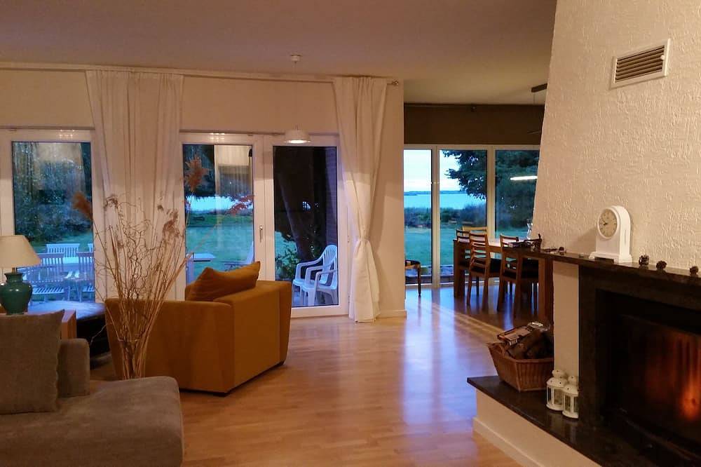 Vacation home for up to 12 people on the Baltic Sea / Bodden with rowing boat and sauna in Mesekenhagen, Western Pomerania