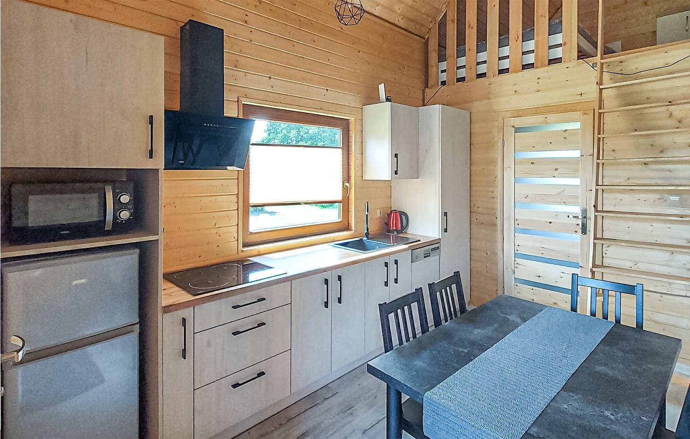 Ferienhaus für 6 Personen mit Terrasse in Powiat Sławieński