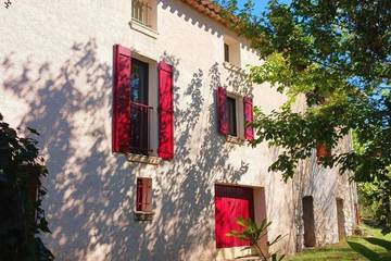 Gîte pour 4 personnes, animaux acceptés à Tourrettes