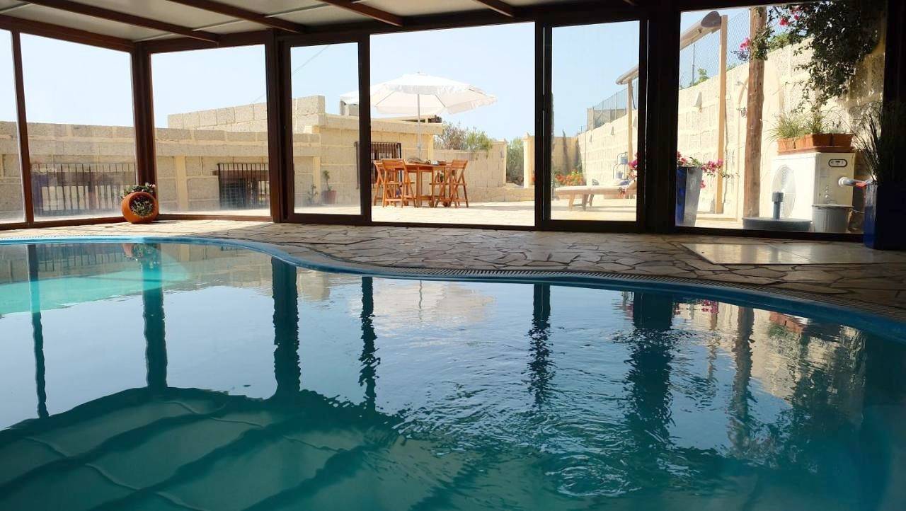 Casa en finca de uva con piscina privada, cubierta y climatizada in Arico, Teneriffa Süd