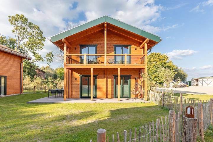 Ferienhaus für 6 Personen, mit Balkon und Whirlpool sowie Terrasse und Garten in Tönning