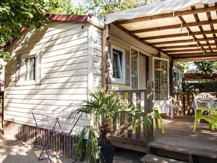 Camping pour 4 personnes, avec piscine et terrasse, animaux acceptés