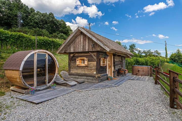 Dom dla 2 osób, z ogród i sauna oraz jacuzzi i taras w Słowenia