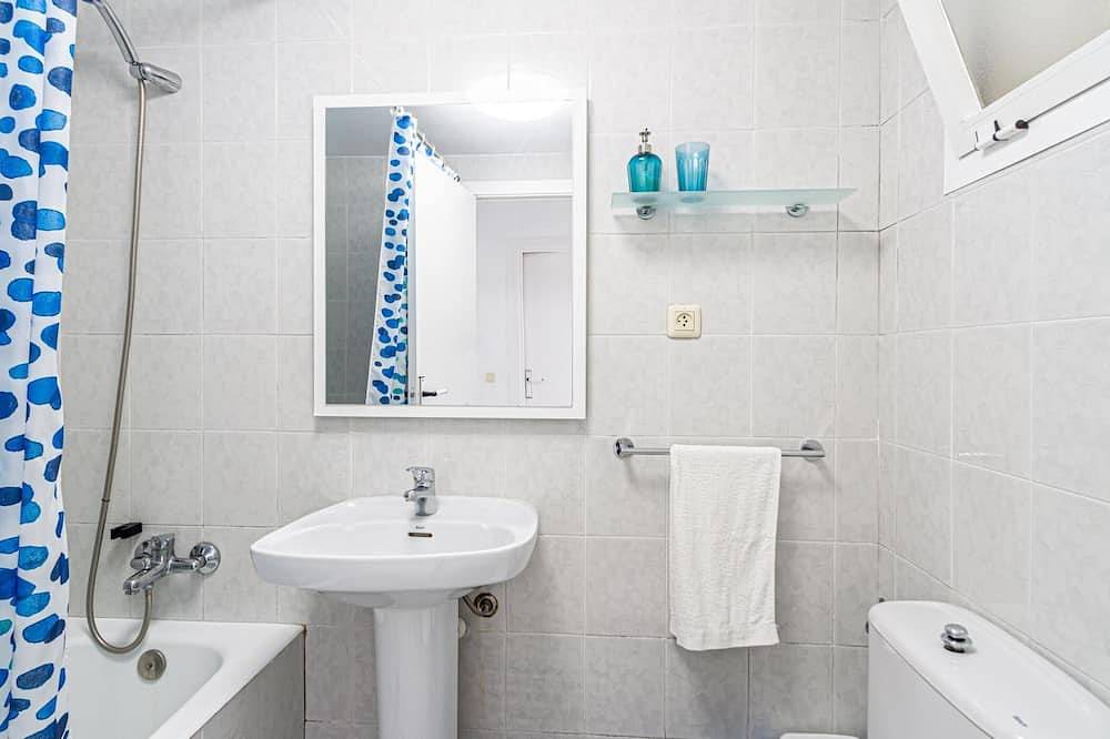 Ganze Wohnung, Apartment with parking included only 50m beach in Platja del Morer (Sant Pol de Mar), Sant Pol de Mar