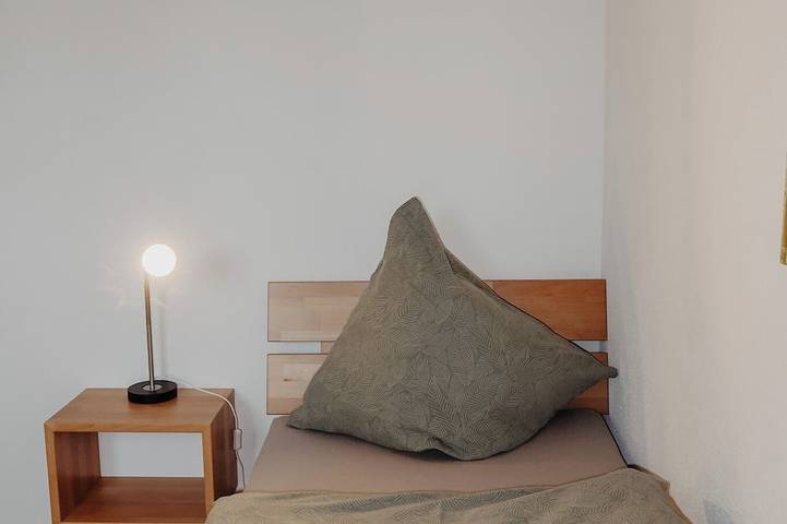 Ganze Wohnung, Ferienwohnung mit wundervollem Alpenpanorama und großzügigem Balkon in Rohrdorf, Chiemgauer Alpen