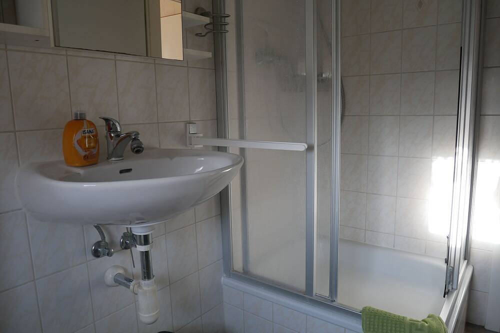 Entire apartment, Apartment 1 - Apartments Naschkatze Usedom- terrace, garden & tranquility in Neeberg, Krummin