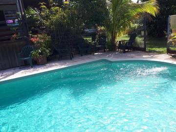 Maison d’hôte pour 4 personnes, avec jardin et vue ainsi que piscine et terrasse à Sainte-Suzanne