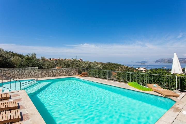 Vacation rental for 5 people, with balcony and ocean view as well as sauna in Cavtat