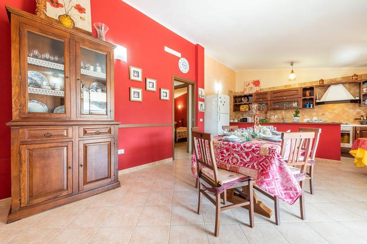 Ferienhaus 'Villetta Bacio Del Sole' mit Bergblick, privater Terrasse und eigenem Garten in Solanas, Comune di Sinnai