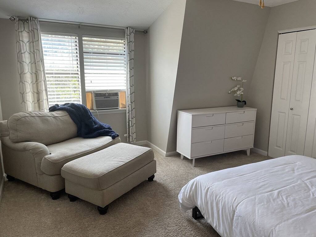 Beautiful Townhome 0.2 Miles to Downtown Au! Sleeps 8! in Auburn (AL), Alabama