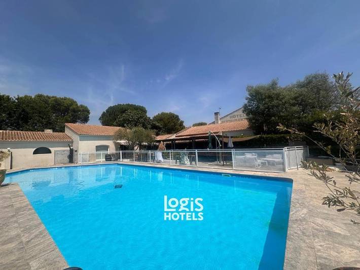 Hôtel pour 2 personnes, avec Terrasse ainsi que Jardin et Piscine