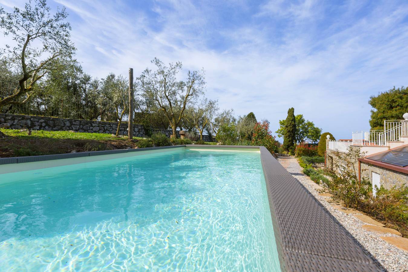 Amore Rentals - Resort Ravenna con Piscine, Vasche Idromassaggio, Terrazze, Ideale per Eventi in Sant'Agata sui Due Golfi, Massa Lubrense