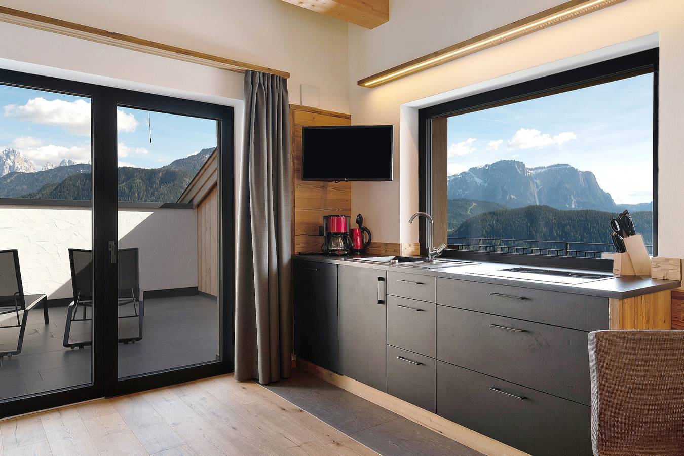 Ganze Wohnung, Ferienwohnung 'Platiederhof Apt Tschöfas' mit Bergblick, Terrasse und Wlan in Tschöfas, Lajen