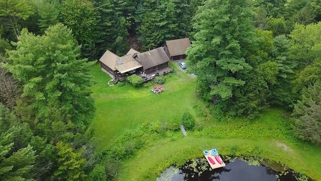 ** Blockhaus * Whirlpool * Sauna * Privater Teich * 23 Hektar * 4,6 km von Bethel Woods * in Sullivan County