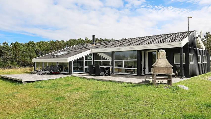 Ferienhaus für 9 Personen, mit Pool und Whirlpool sowie Terrasse und Sauna in Løkken