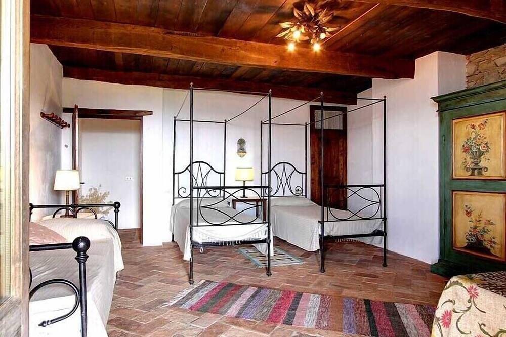 3 Schlafzimmer Villa (8 Personen) mit privatem Pool in Garfagnana in Villa Collemandina, Garfagnana