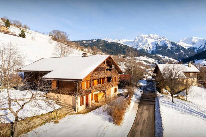 Chalet pour 8 personnes, avec Jacuzzi ainsi que Terrasse et Jardin à Manigod