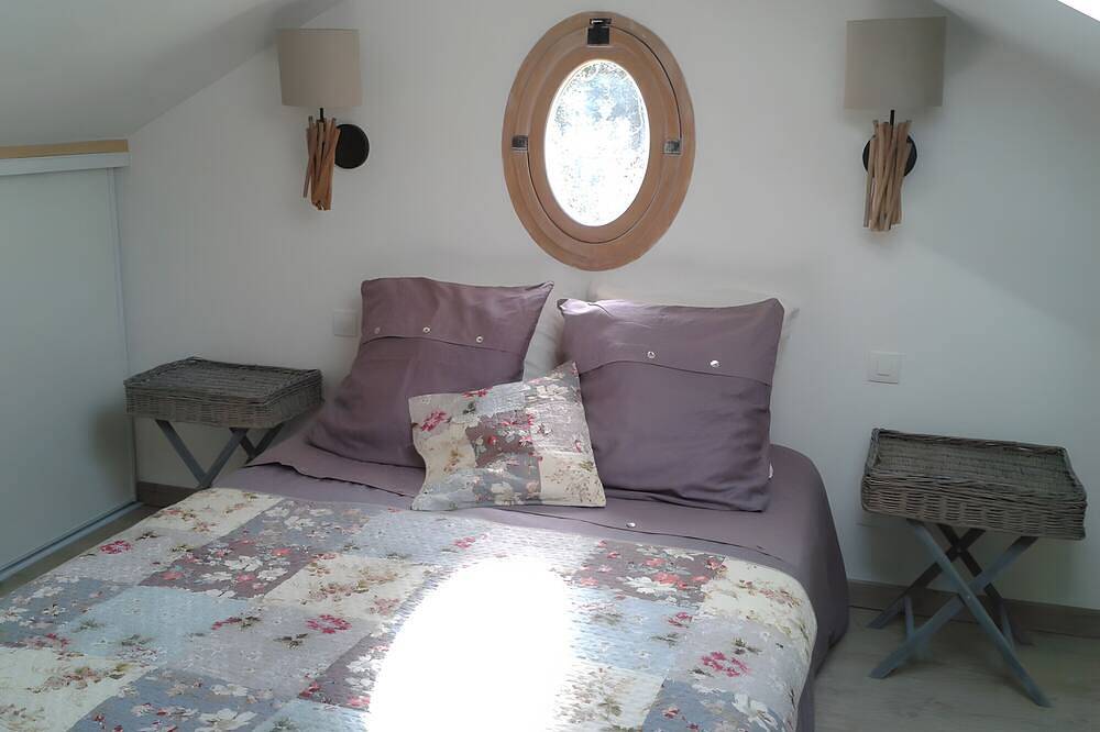 Holiday Home 'La Bastide De Mongiraud' with Shared Terrace, Communal Garden and Wi-Fi in Blanquefort, Bordeaux region