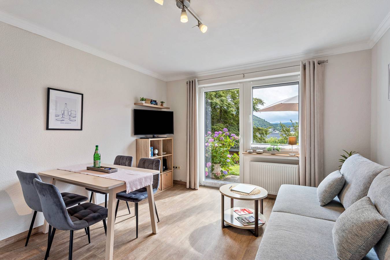 Hel lägenhet, Holiday Apartments Löwenstein Fewo 3 with Private Terrace, Shared Garden and Wi-Fi in Willingen, Upland