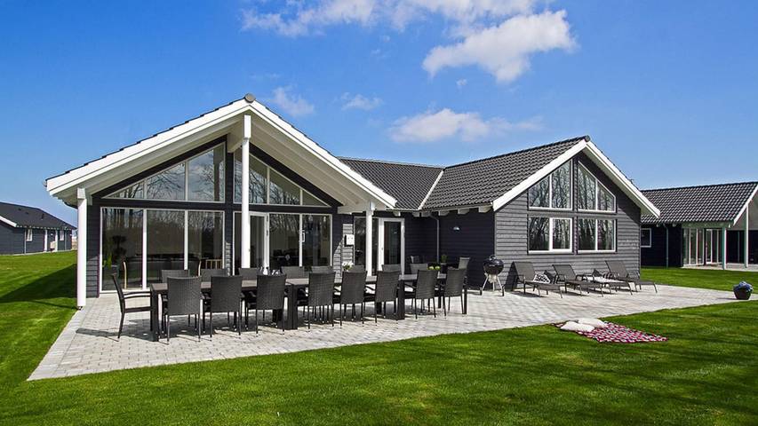 Ferienhaus für 16 Personen, mit Terrasse und Garten sowie Sauna in Olpenitz