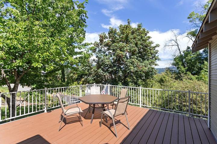 Vacation rental for 6 people, with terrace and yard in Hood River